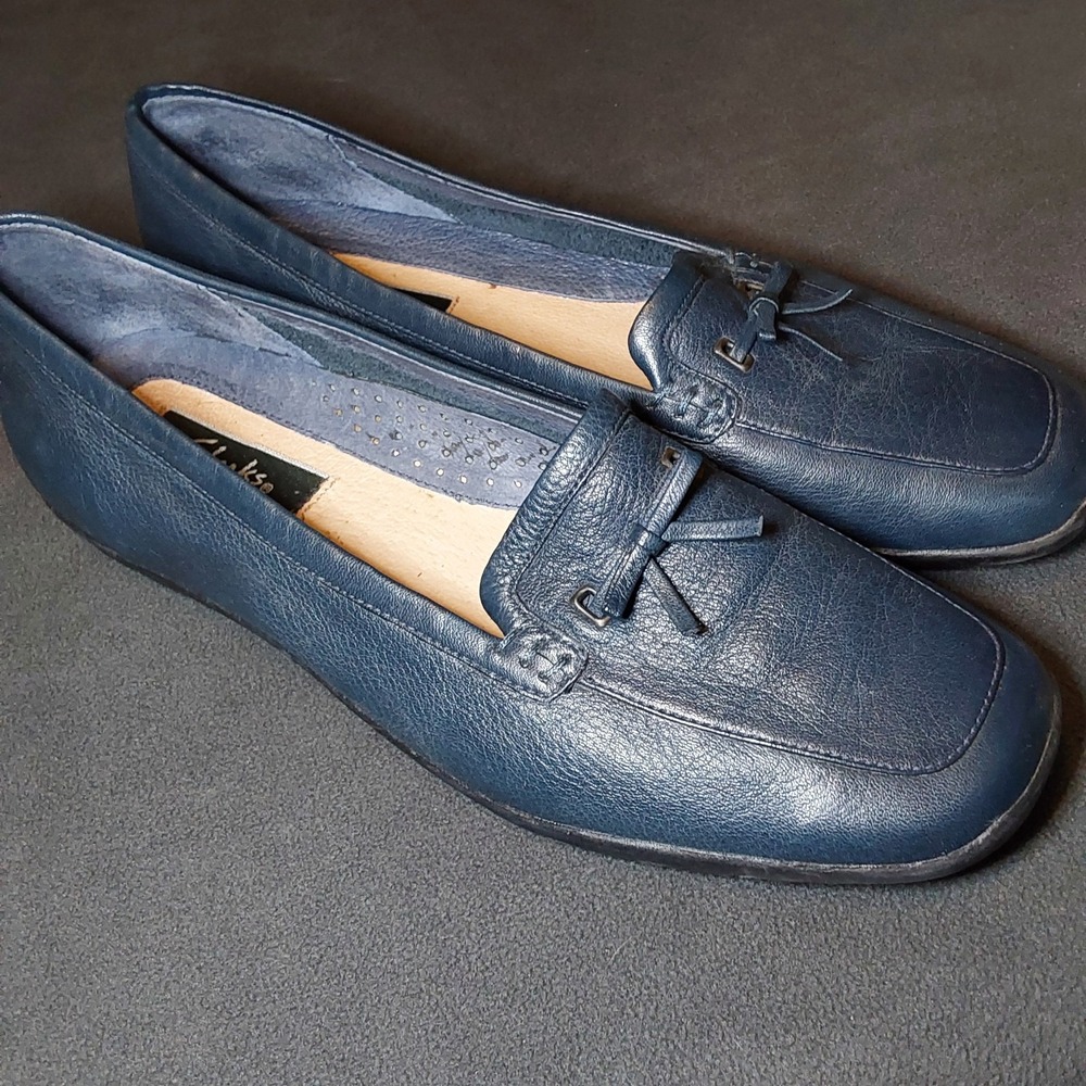 Clarks Women's Size 8M Navy‎ Blue Slip On Loafer Shoes